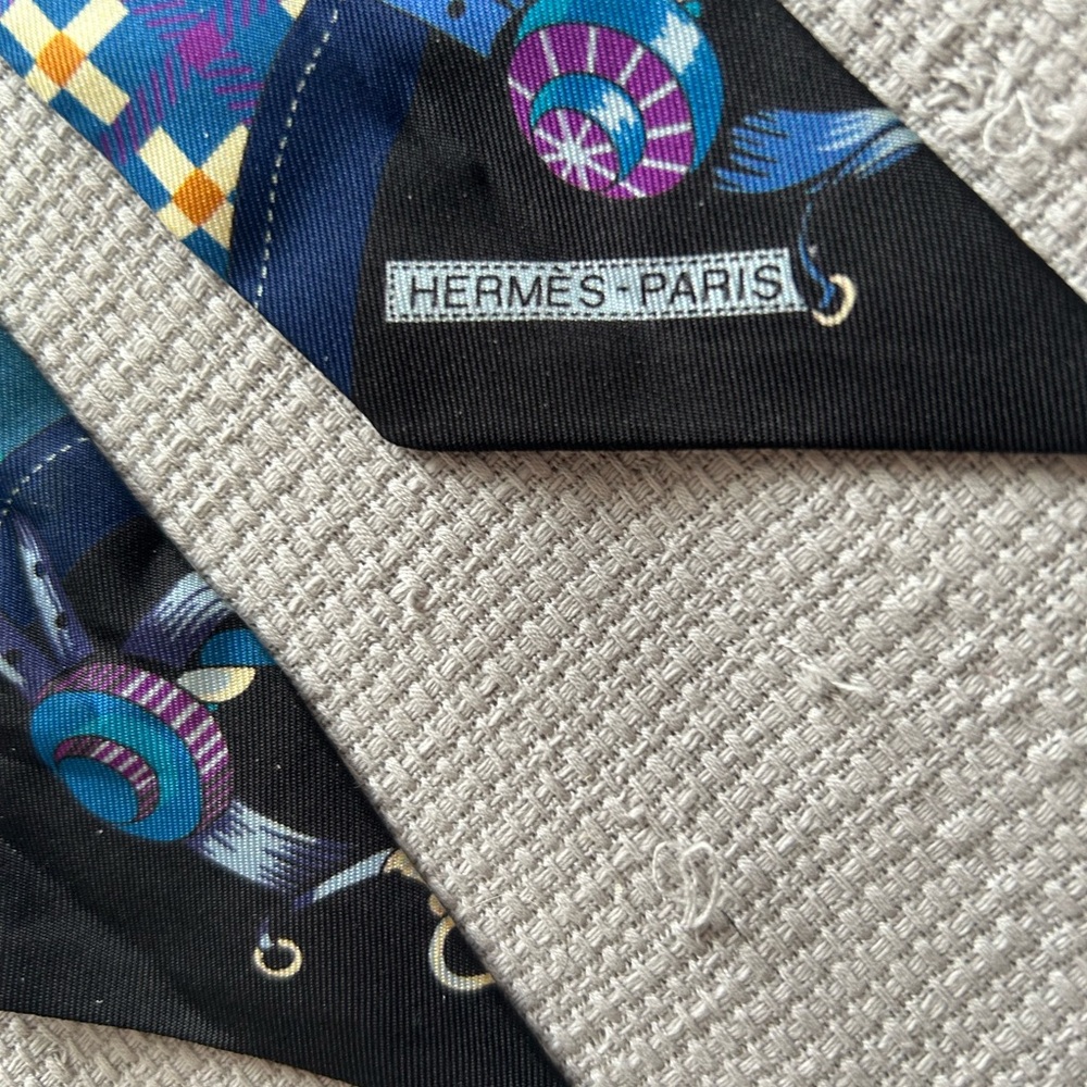 100% Authentic Vintage Hermes Silk Twilly EUC - Picture 5 of 9
